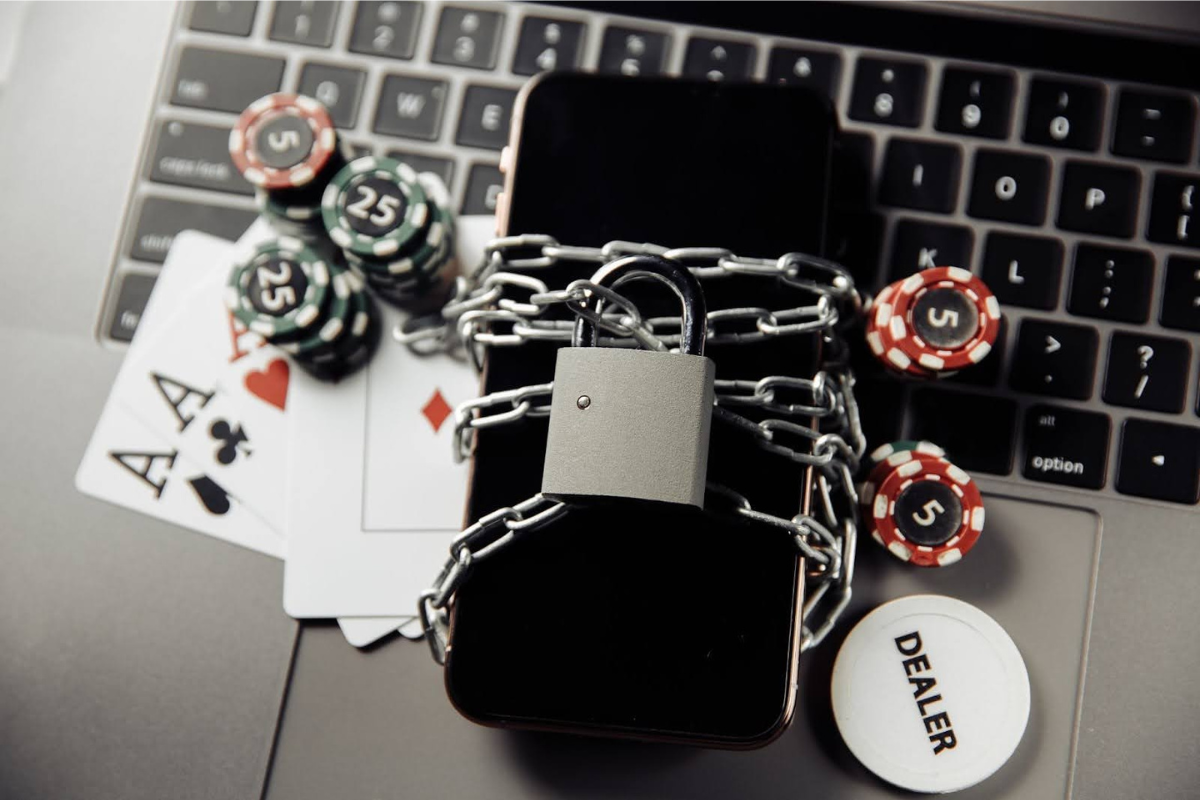 Security and privacy features of decentralized crypto casinos showing wallet connection and anonymous gaming